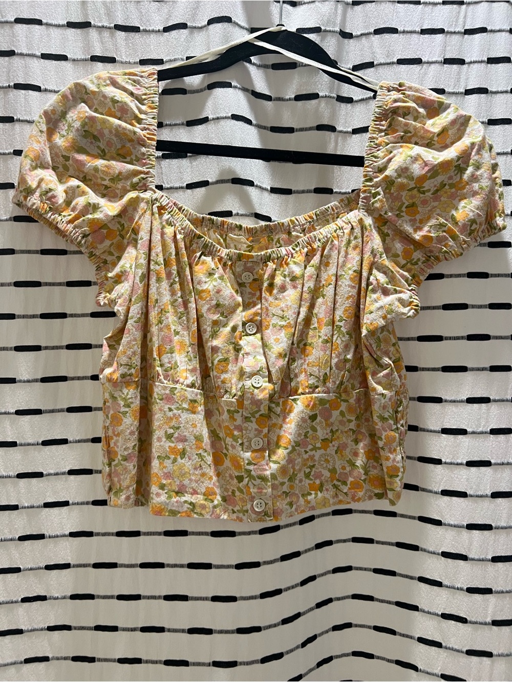 Puff-Sleeve Floral Button-Front Crop Top - Cream with Pink & Yellow Flowers